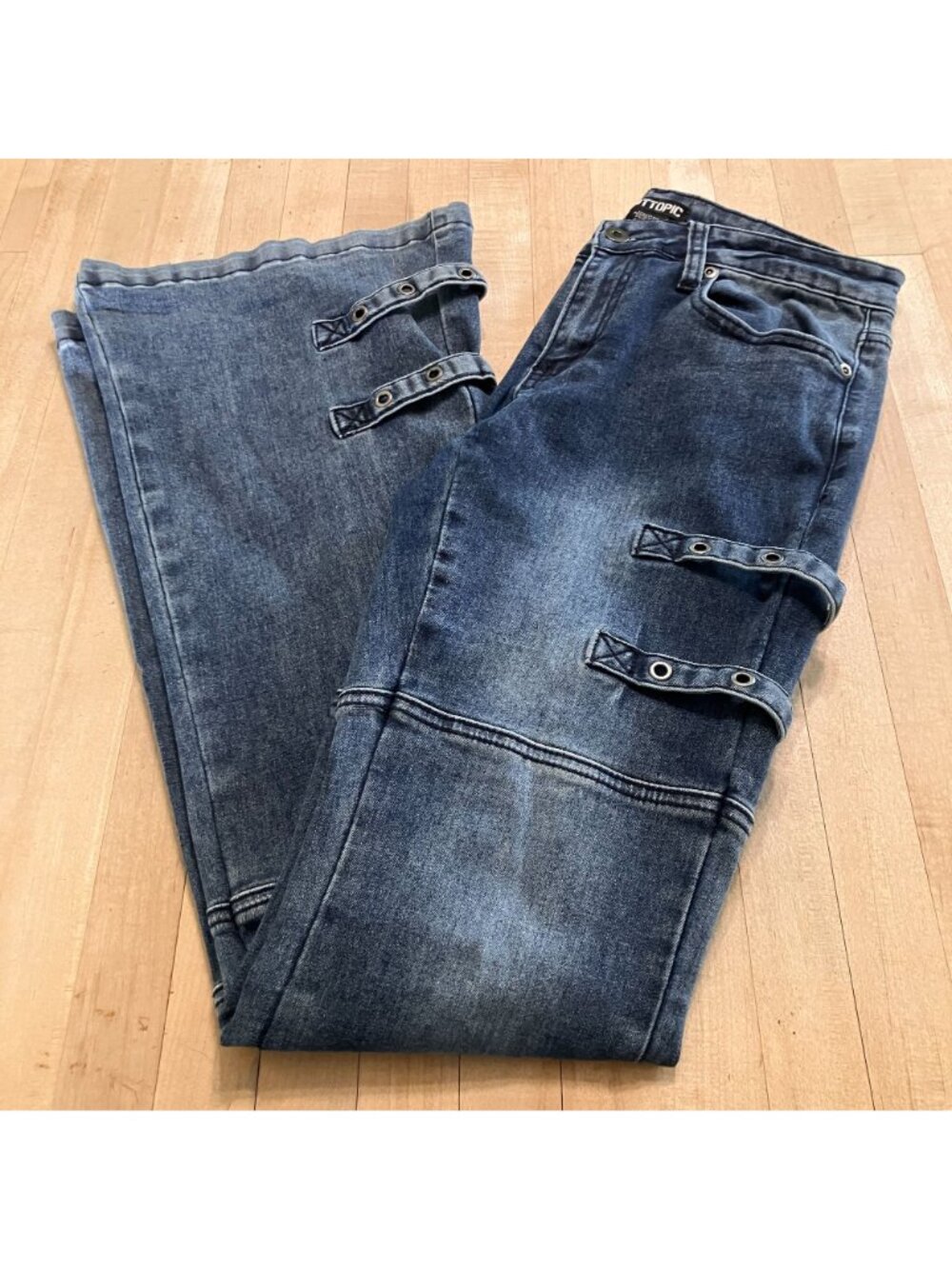 Hot Topic Womens Grommet Suspended Flare Punk Jeans Size 7 Juniors Blue AN EXC - Picture 11 of 12